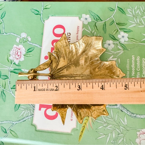 Vintage Virginia Metalcrafters Sugar Maple Leaf Brass Trinket Dish 1950 Fall - Picture 2 of 6